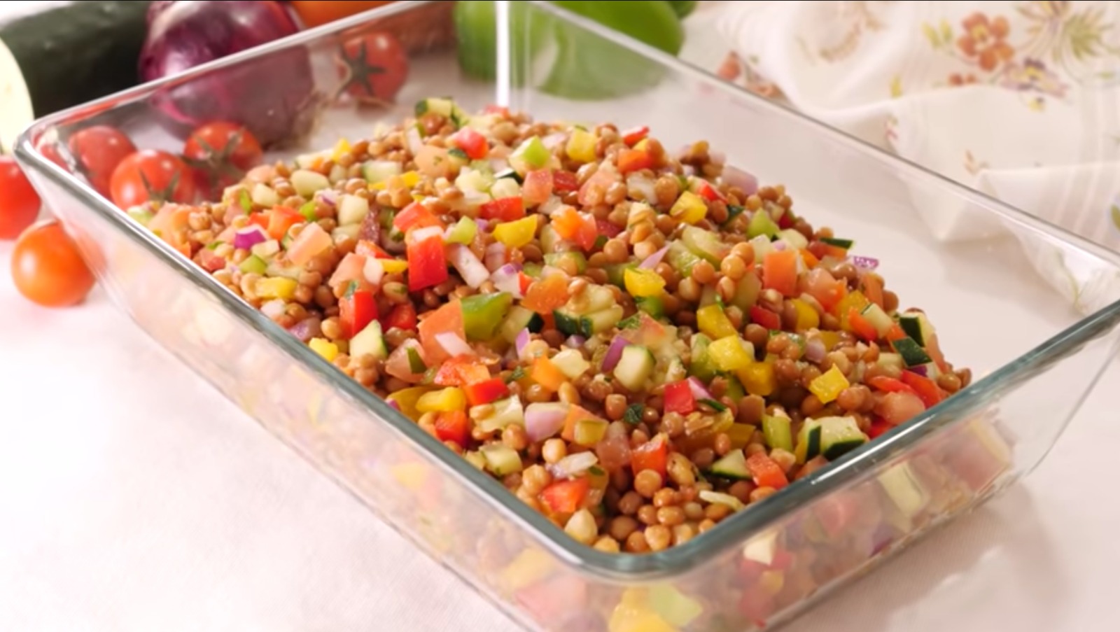 ESCALIVADA AL HORNO CON TORTILLA FRANCESA DE ATÚN Y ENSALADA DE LENTEJAS